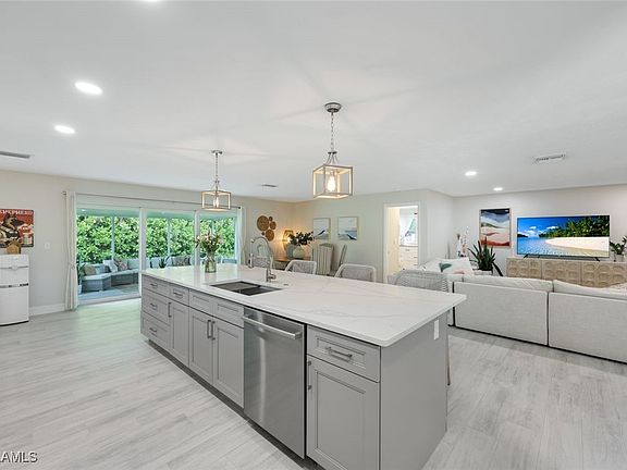 5th image of 1001 N Town And River Dr