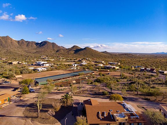 5th image of 2420 E Desert Hills Dr