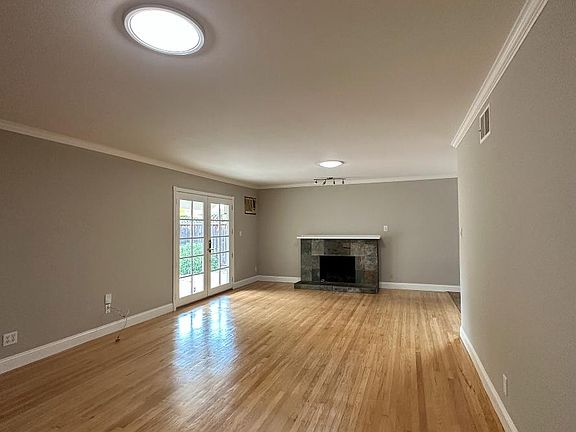 3rd image of 3371 Hilary Dr