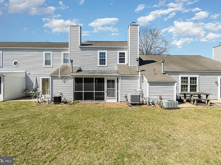 407 Cambridge Ct — Photo 30