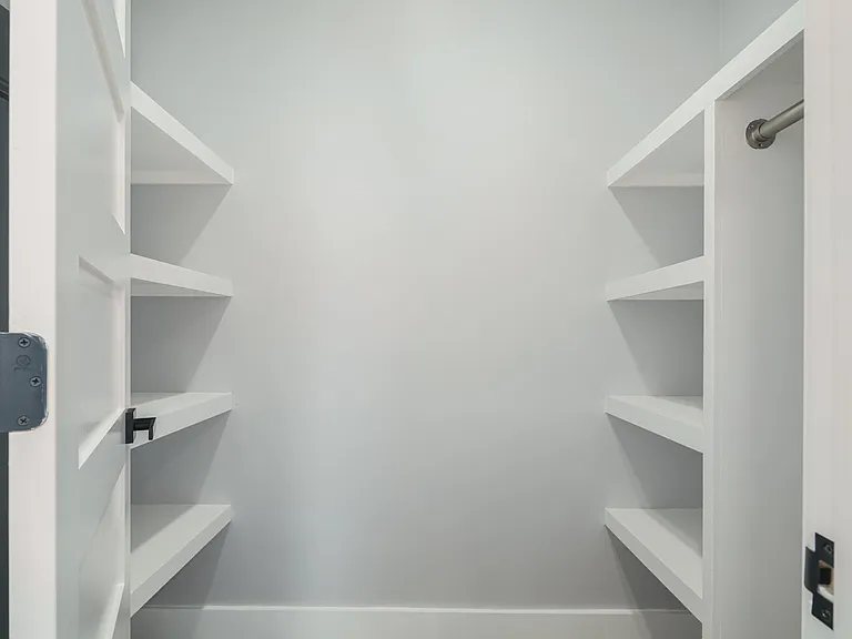 342 W Queen Ln #3 — Photo 3