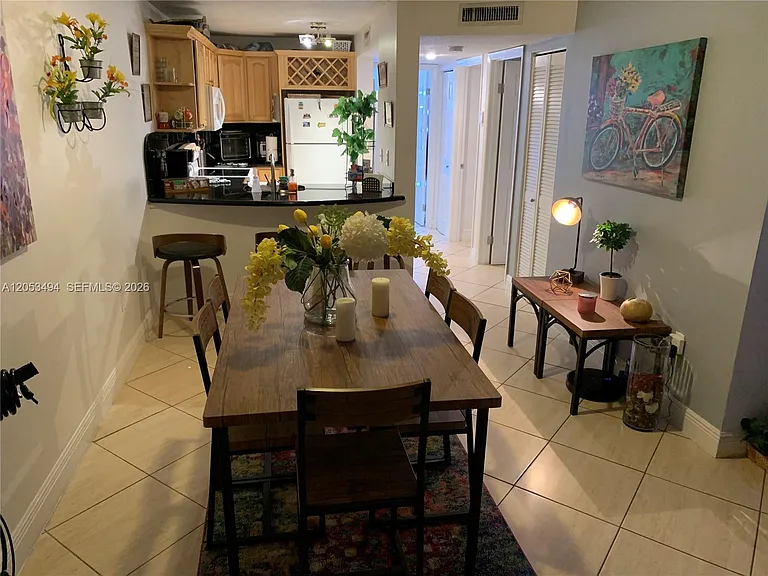 210 SW 11th St #204 — Photo 1