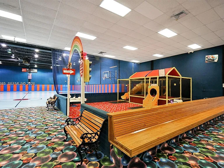 440 Lakeview Dr #204 — Photo 4