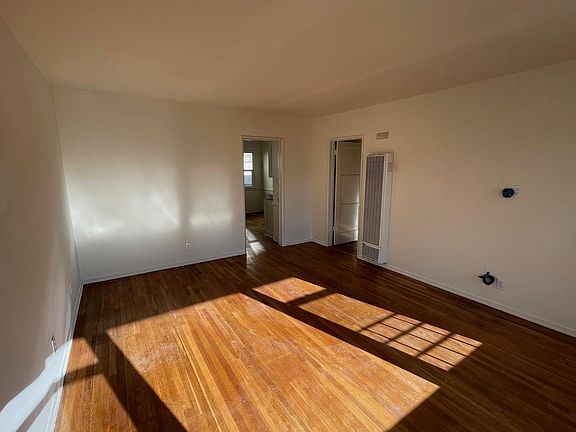 3rd image of 2410 Penmar Ave