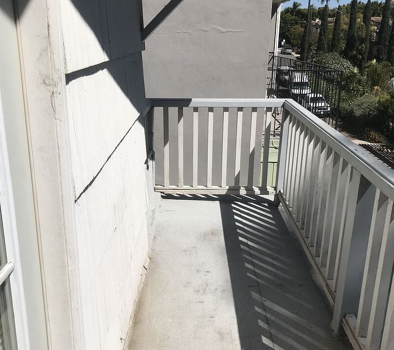 1st image of 3026 3rd Ave
