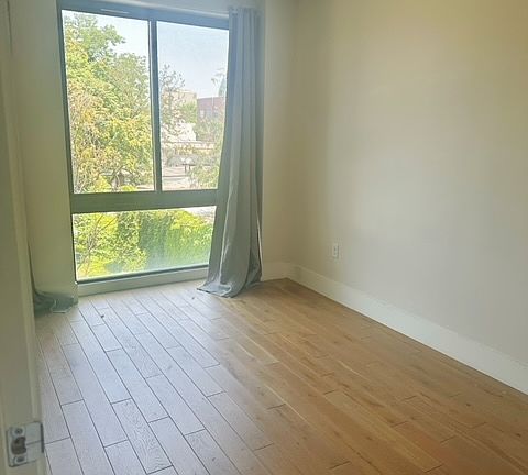 5th image of 2705 41st Ave APT 2H