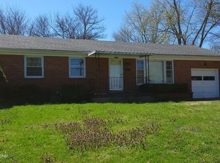 1910 Taffeta Dr, Louisville, KY 40272