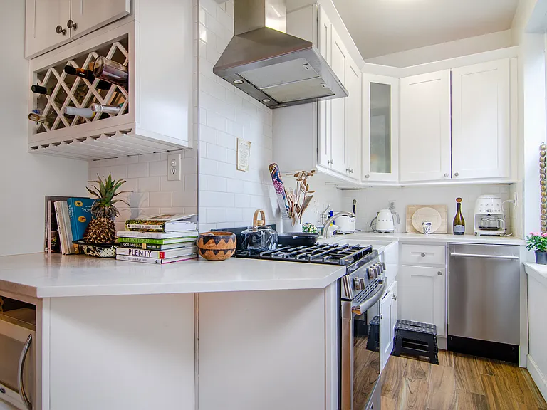 596 Henry St #1 — Photo 4