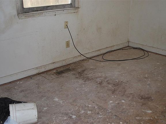 5th image of 1009 Vance St