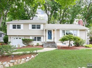50 Balfour Ln, Ramsey, NJ 07446