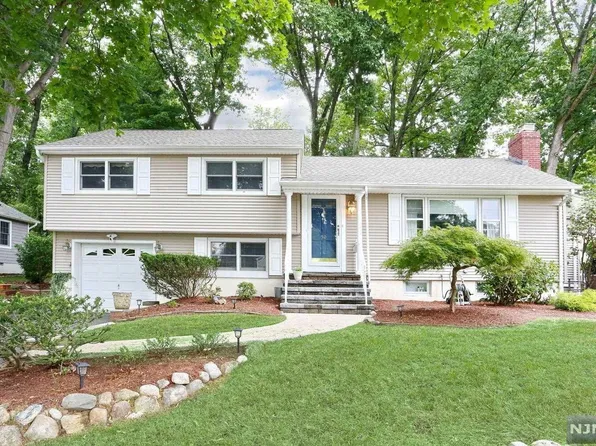 50 Balfour Ln, Ramsey, NJ 07446