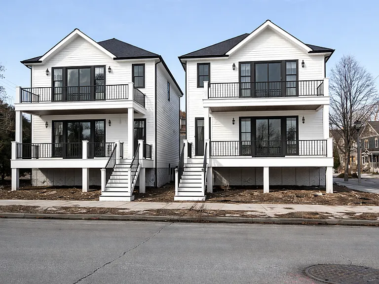 228 E Brown St #A — Photo 1