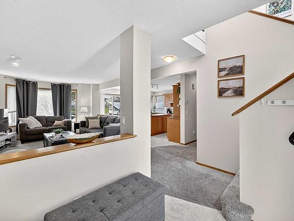 4th image of 112 SE Hidden Ranch Cres NW