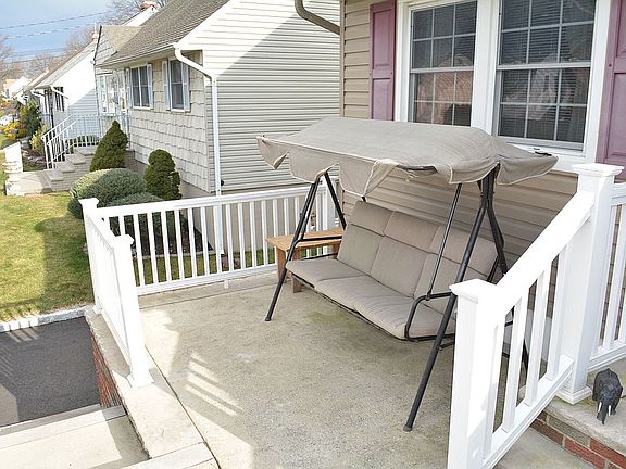 Front Porch - Vinyl Railings