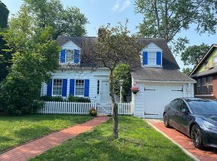 5 Hanover Rd, Pleasant Ridge, MI 48069