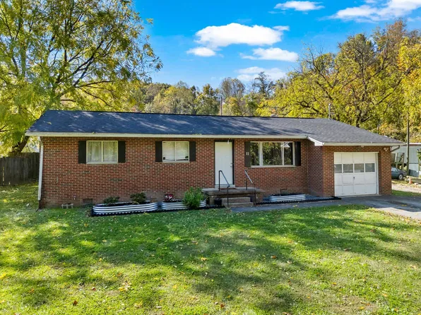 11 Braxton Dr, Huntington, WV 25705