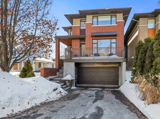 556 Edison Ave, Ottawa, ON K2A 1V4