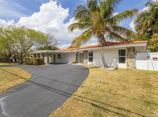 2255 NE 207th St, North Miami Beach, FL 33180