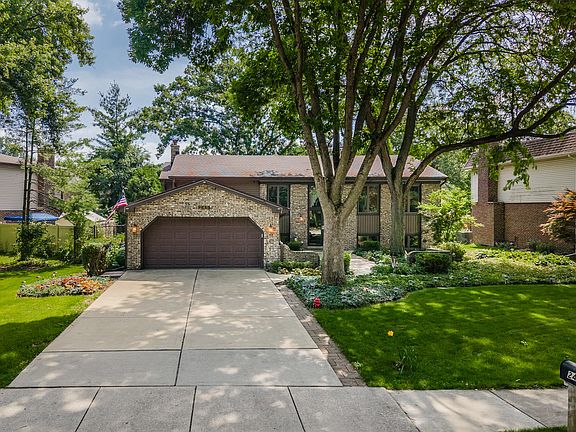 2nd image of 245 Montclare Ln