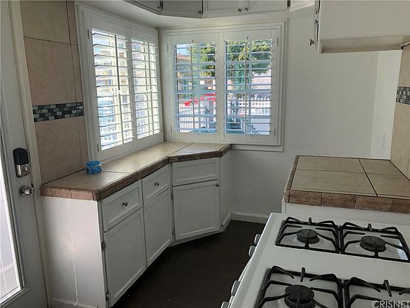 4th image of 504 W Queen St #1