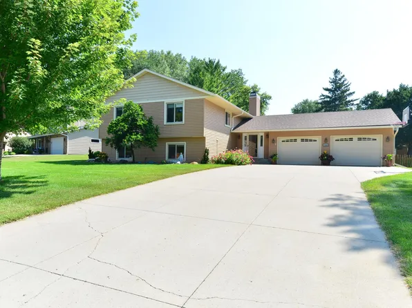 17400 Barrington Ct, Minnetonka, MN 55345