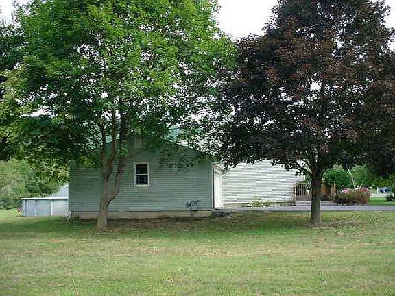 3rd image of 5 Lyons Dr