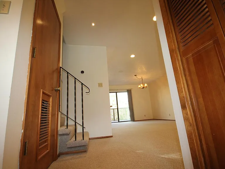 460 Oppenheimer Dr — Photo 11
