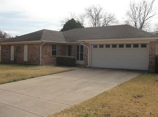 6816 Greenacres Dr, North Richland Hills, TX 76182