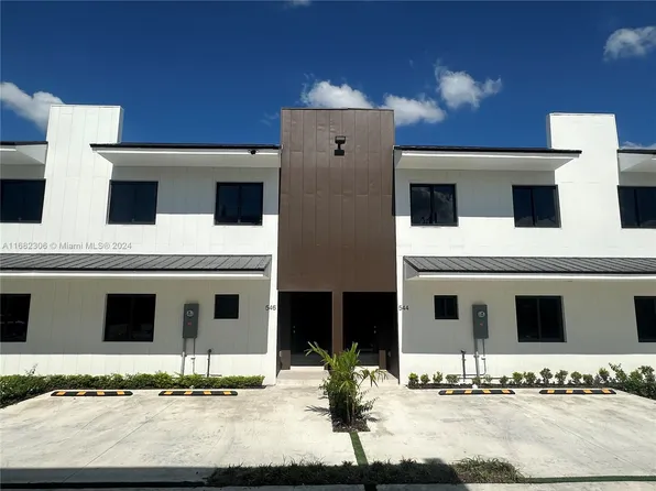 574 NW 7th St #1, Florida City, FL 33034