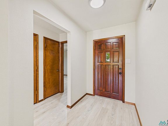 5th image of 3111 La Tierra Dr