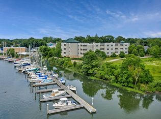 60 Maple St APT 24, Branford, CT 06405