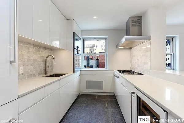 Sold by TNG Nassimi Realty | media 14