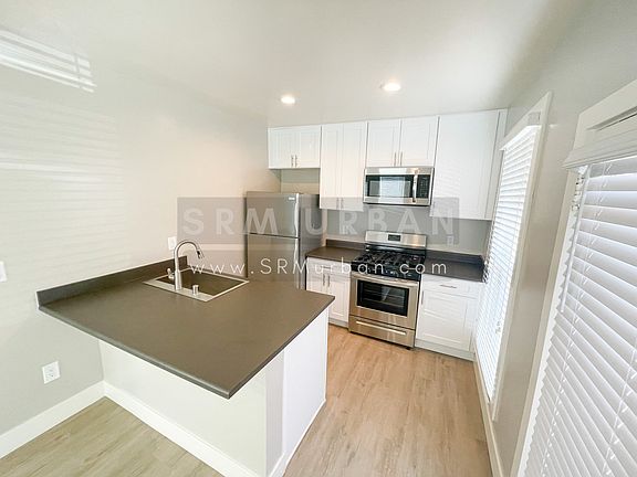 3rd image of 412 W Date St