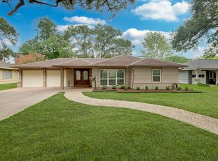 5604 Whitehaven St, Bellaire, TX 77401