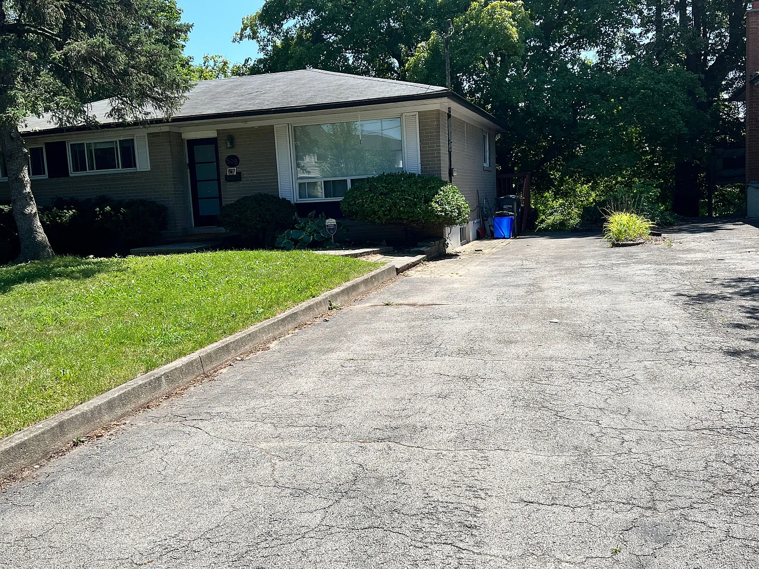 3 bed, $2,900 — Photo 1