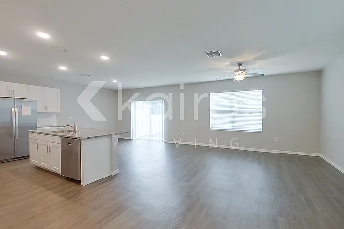 4 bed, 2.5 bath, 2007 sqft, $2,175 — Photo 4