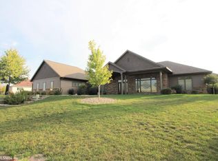 221 Rosewood Dr, Mankato, MN 56001