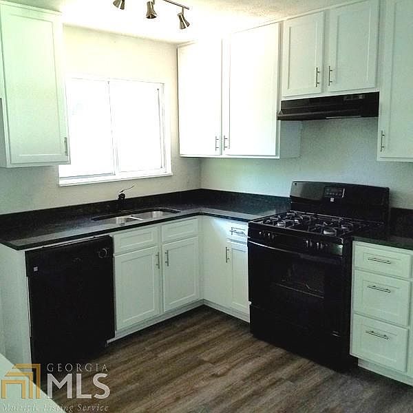 2nd image of 934 Sweetwater Cir
