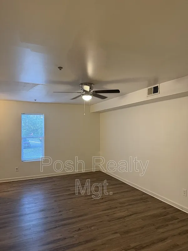 2 bed, 2.5 bath, 1024 sqft, $1,050 — Photo 2