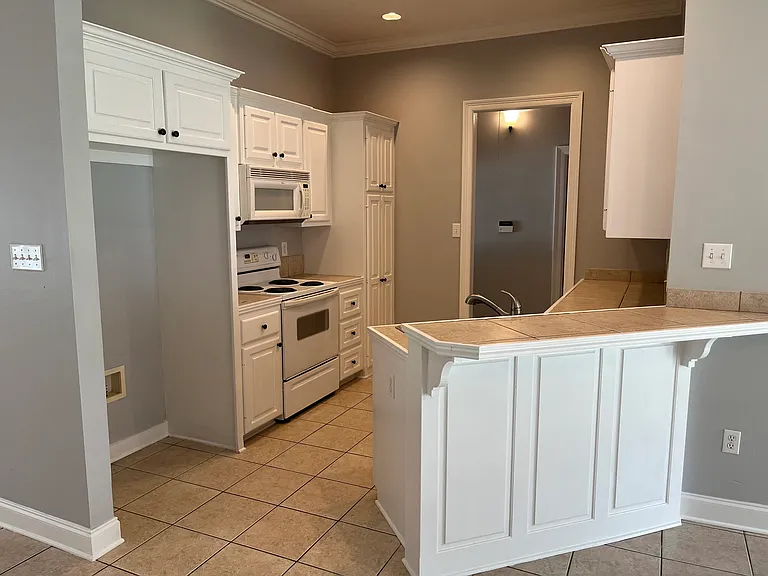 7929 Essen Cove Dr — Photo 6