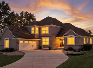 16942 E Heather Ln, Loch Lloyd, MO 64012