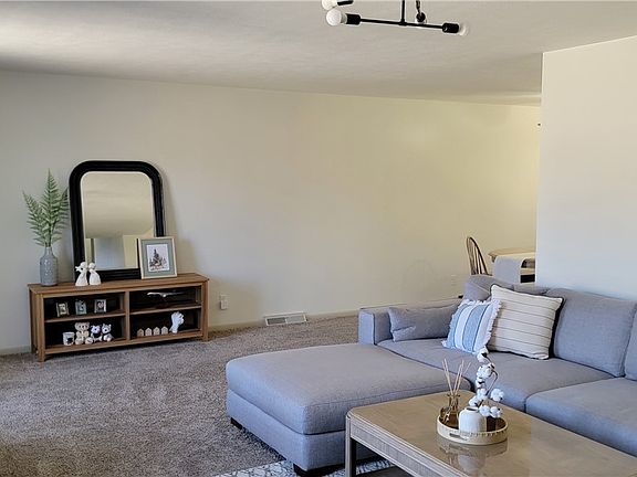 2nd image of 20281 Applewood Ln
