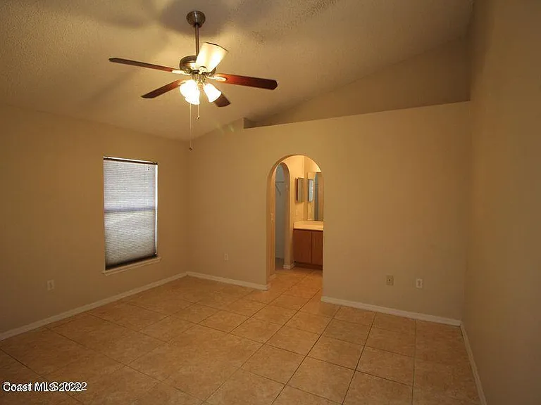 2230 Redwood Cir NE — Photo 9