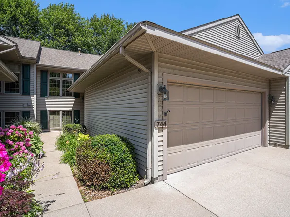 744 Tournament Cir, Muskegon, MI 49444