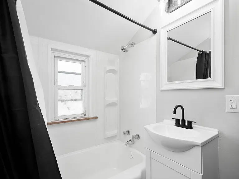 826 Miller Ave — Photo 2