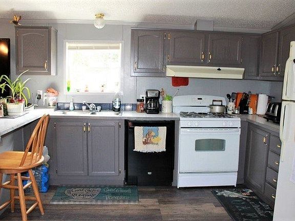 3rd image of 665 Church Ave