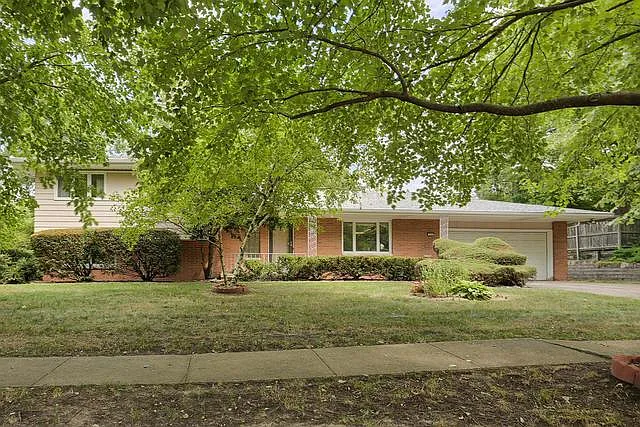 704 Silver St photo 1