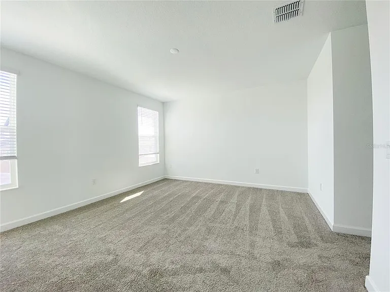 977 Leader St — Photo 19