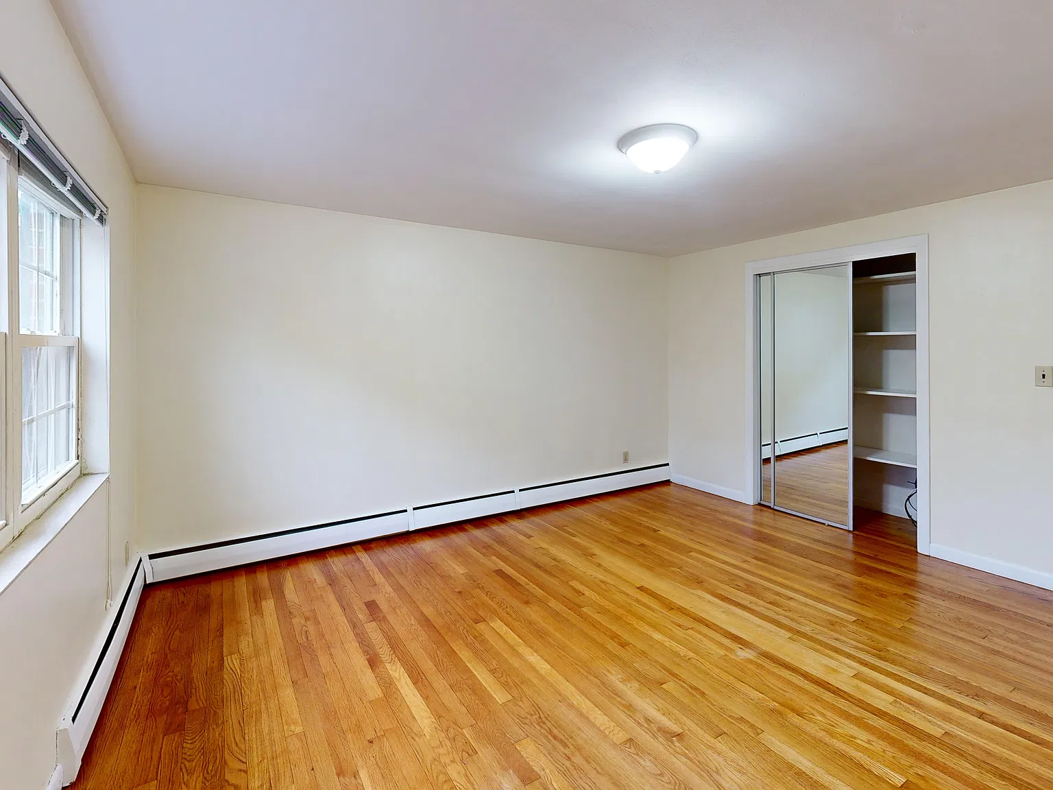2 bed, 800 sqft, $2,400 — Photo 3