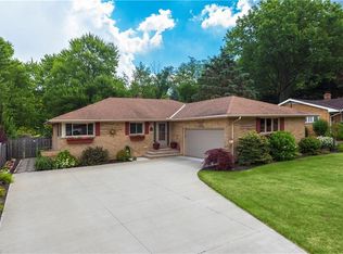 5137 Park Ln, North Olmsted, OH 44070